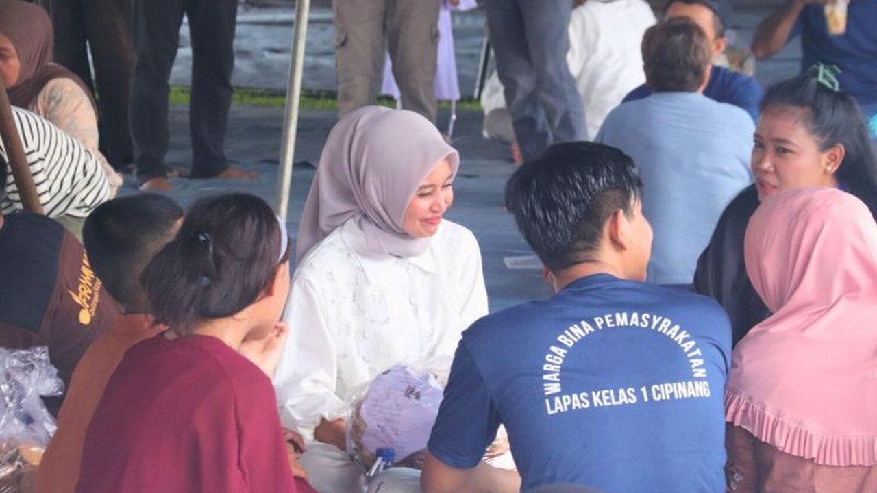 Ribuan pengunjung memadati Lapas Cipinang selama dua hari momen Idul Fitri, menandai komitmen pelayanan prima yang humanis di tengah lonjakan kunjungan.