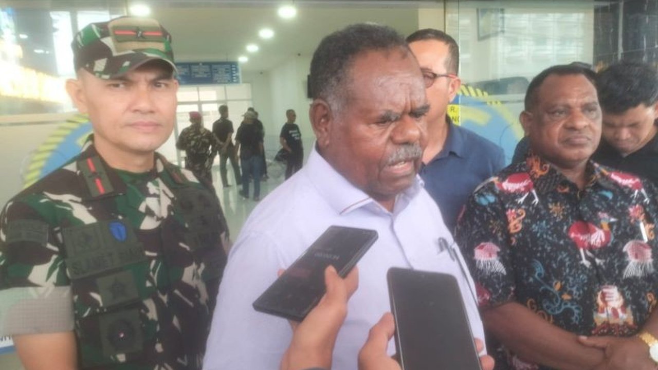 Gubernur Papua Barat Daya Elisa Kambu menyampaikan duka cita mendalam atas insiden **TNI Gugur Maybrat**. Dua prajurit TNI AL gugur dalam kontak tembak, memicu seruan untuk penguatan stabilitas keamanan di wilayah tersebut.