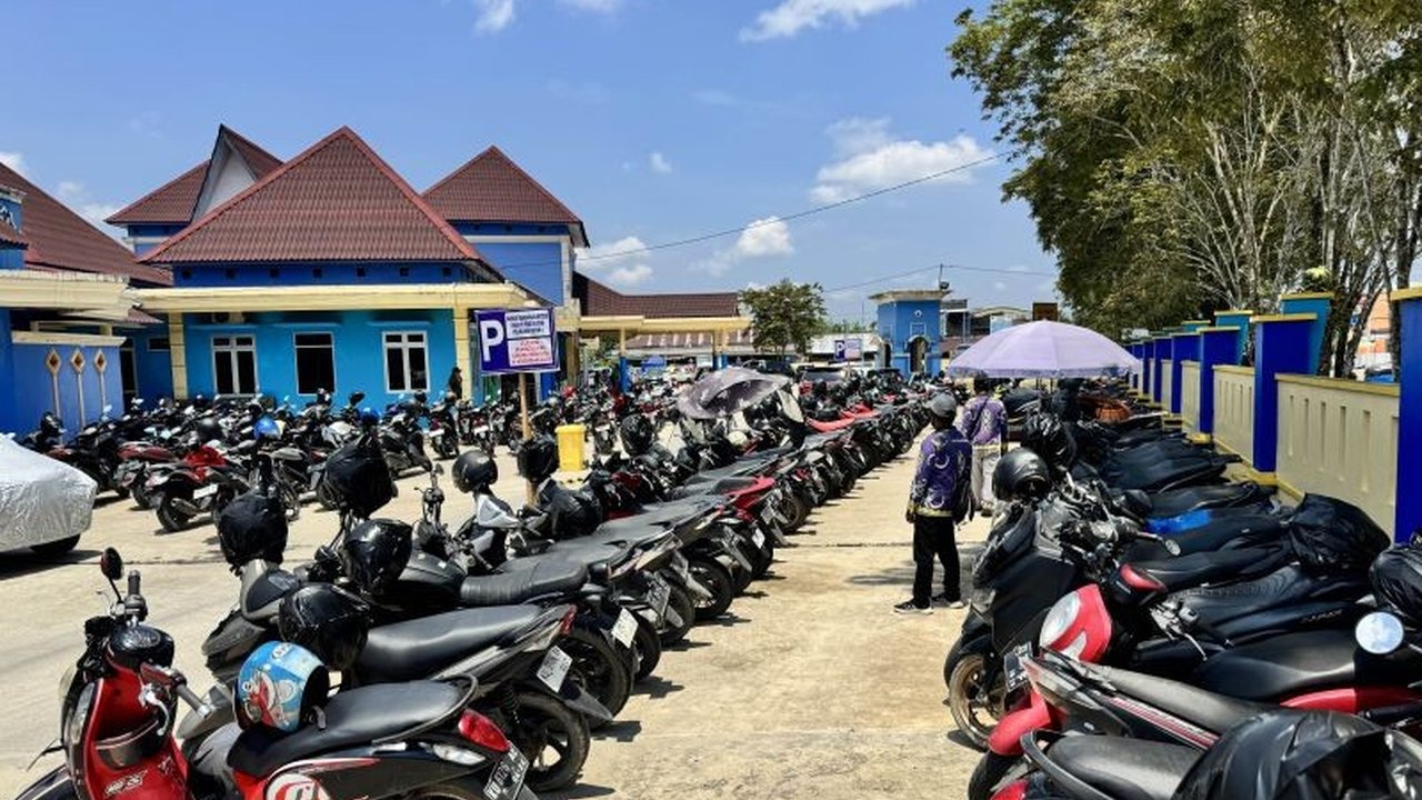 Jumlah kendaraan yang melakukan parkir inap di Pelabuhan Kayan II Tanjung Selor, Kalimantan Utara, mengalami peningkatan signifikan selama libur Lebaran 2026, menarik perhatian terhadap fasilitas dan pengelolaannya.