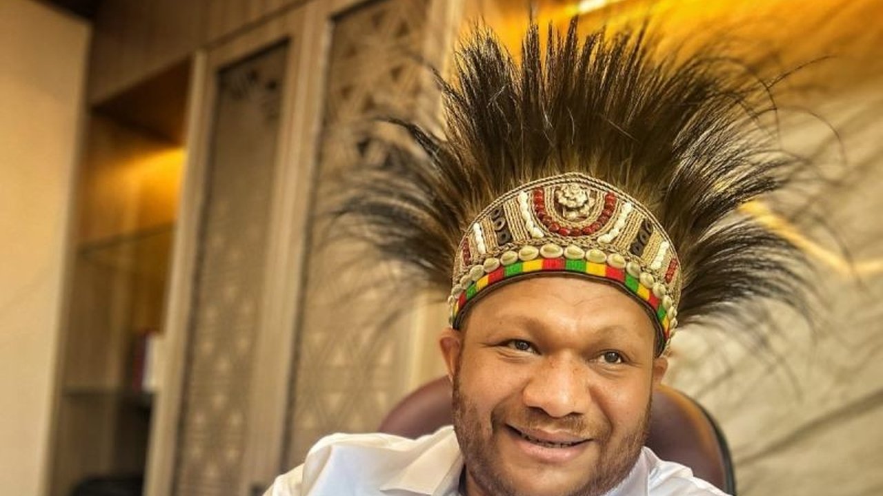 Anggota DPD RI Paul Finsen Mayor mendesak BPK RI untuk melakukan audit menyeluruh terhadap penggunaan Audit Anggaran MRP Papua di enam provinsi, menyusul dugaan penyalahgunaan dana otonomi khusus yang mencapai triliunan rupiah dan belum menyentuh akar mas