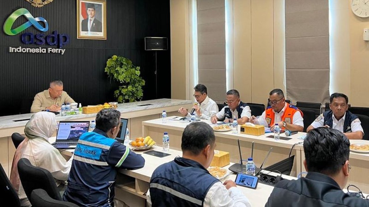 Menteri Perhubungan Dudy Purwagandhi menyiapkan strategi komprehensif menghadapi arus balik Lebaran 2026 di lintas penyeberangan Sumatra-Jawa, memastikan perjalanan kembali berjalan aman dan lancar.