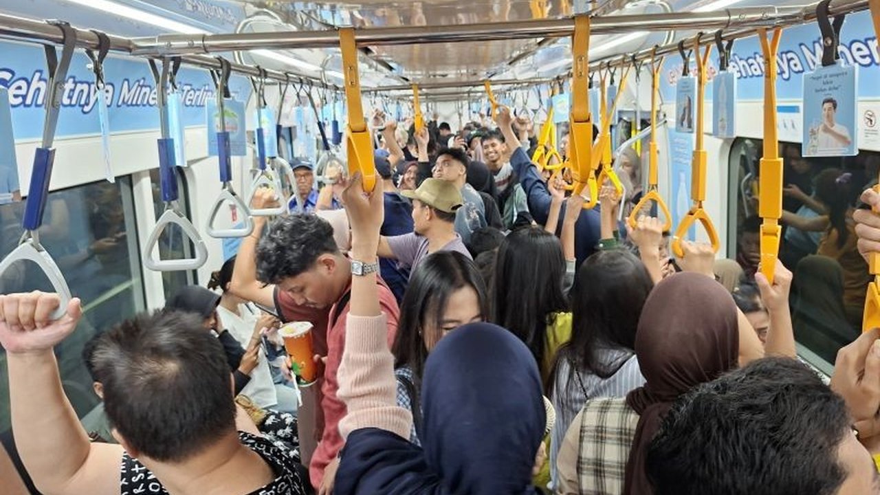 Ribuan warga Jakarta dan sekitarnya memanfaatkan libur Lebaran 2026 untuk berwisata ke Blok M menggunakan MRT, menikmati kemudahan akses dan tarif spesial Rp1 yang berlaku pada Hari Raya Idul Fitri.