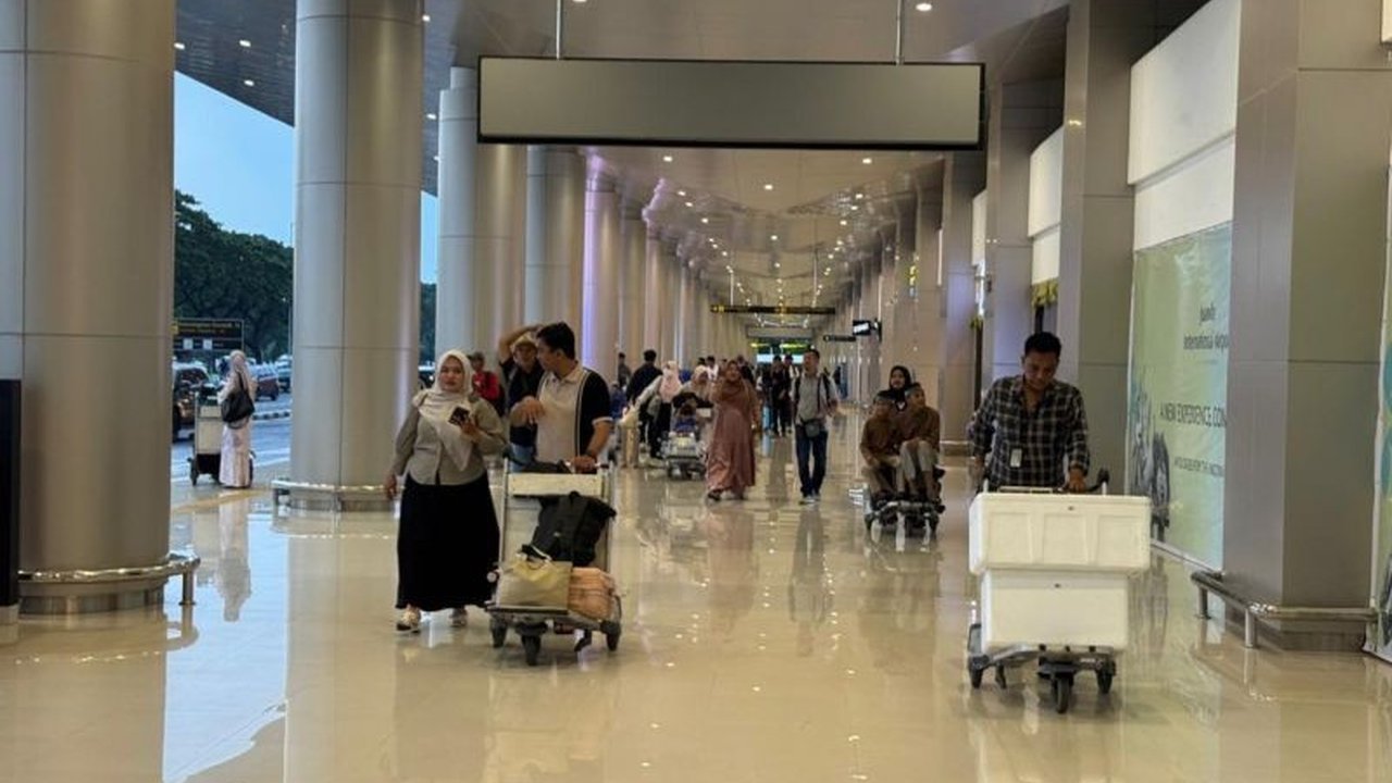 Bandara Internasional Juanda telah mempersiapkan diri secara menyeluruh untuk menghadapi puncak arus balik Lebaran 2026. Simak strategi optimalisasi layanan dan koordinasi intensif yang dilakukan demi kelancaran perjalanan Anda.
