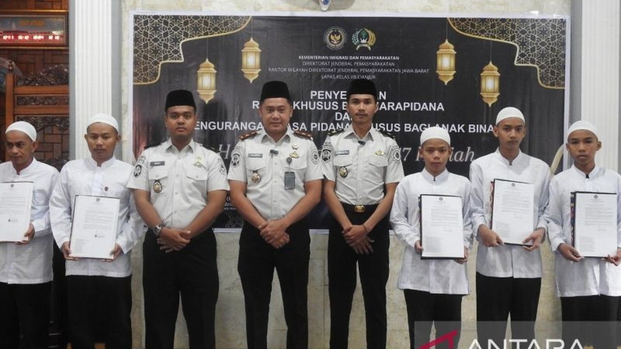Lembaga Pemasyarakatan Kelas IIB Cianjur memberikan Remisi Idul Fitri 2026 kepada 604 warga binaan, dengan lima di antaranya langsung bebas, sebagai bentuk apresiasi atas perubahan perilaku mereka.