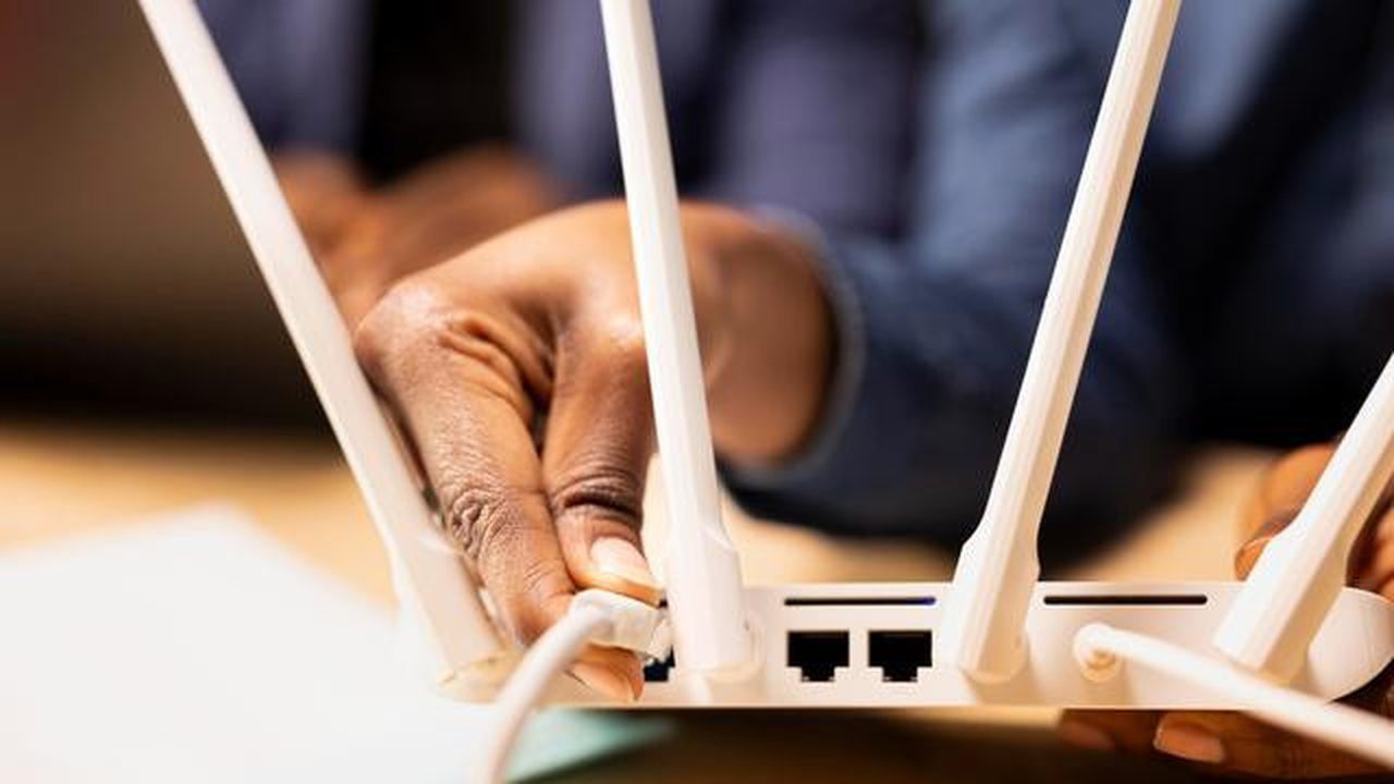 How to fix your internet issue. (Photo: DC Studio/Freepik)