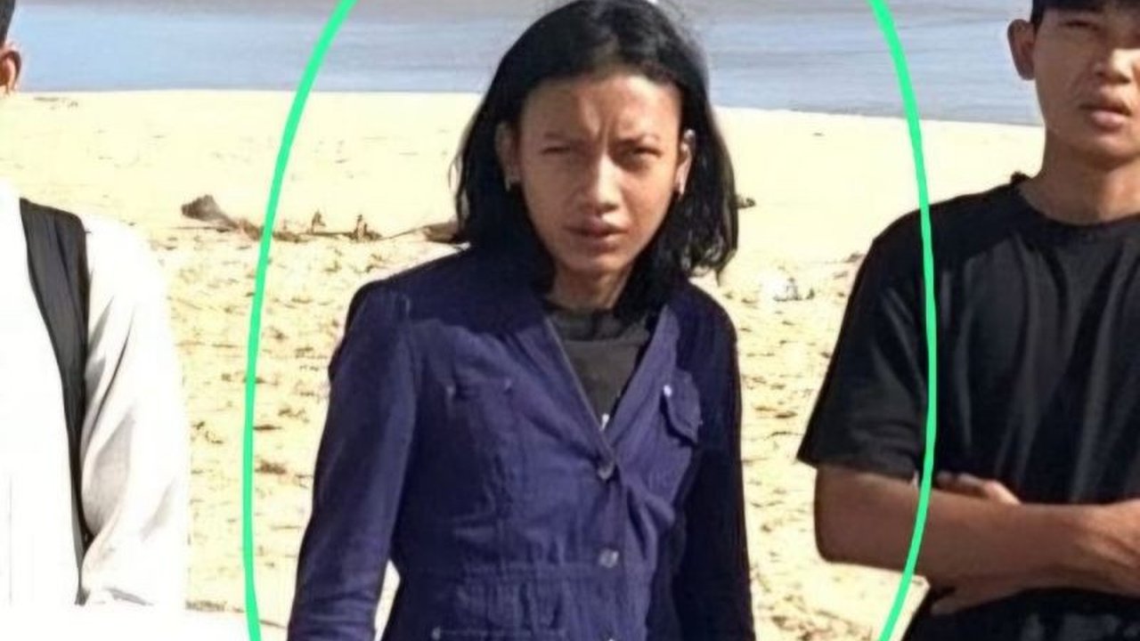Seorang warga Depok terseret arus saat berenang di Pantai Kayakas Pulo Manuk, Lebak, Banten. Tim SAR gabungan masih berupaya menemukan korban Dendi Darmawan hingga malam hari.