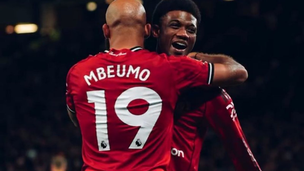 Dua penyerang andalan Manchester United, Bryan Mbeumo dan Benjamin Sesko, terpaksa mundur dari skuad tim nasional masing-masing pada jeda internasional Maret ini akibat cedera pemain Manchester United yang dialami keduanya, menimbulkan kekhawatiran bagi k