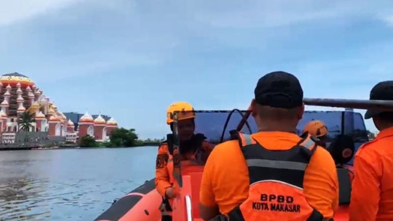 BPBD Makassar bergerak cepat menyisir perairan setelah video penampakan Hiu Pantai Losari viral, mengidentifikasi jenis hiu dan mengimbau warga tetap waspada.