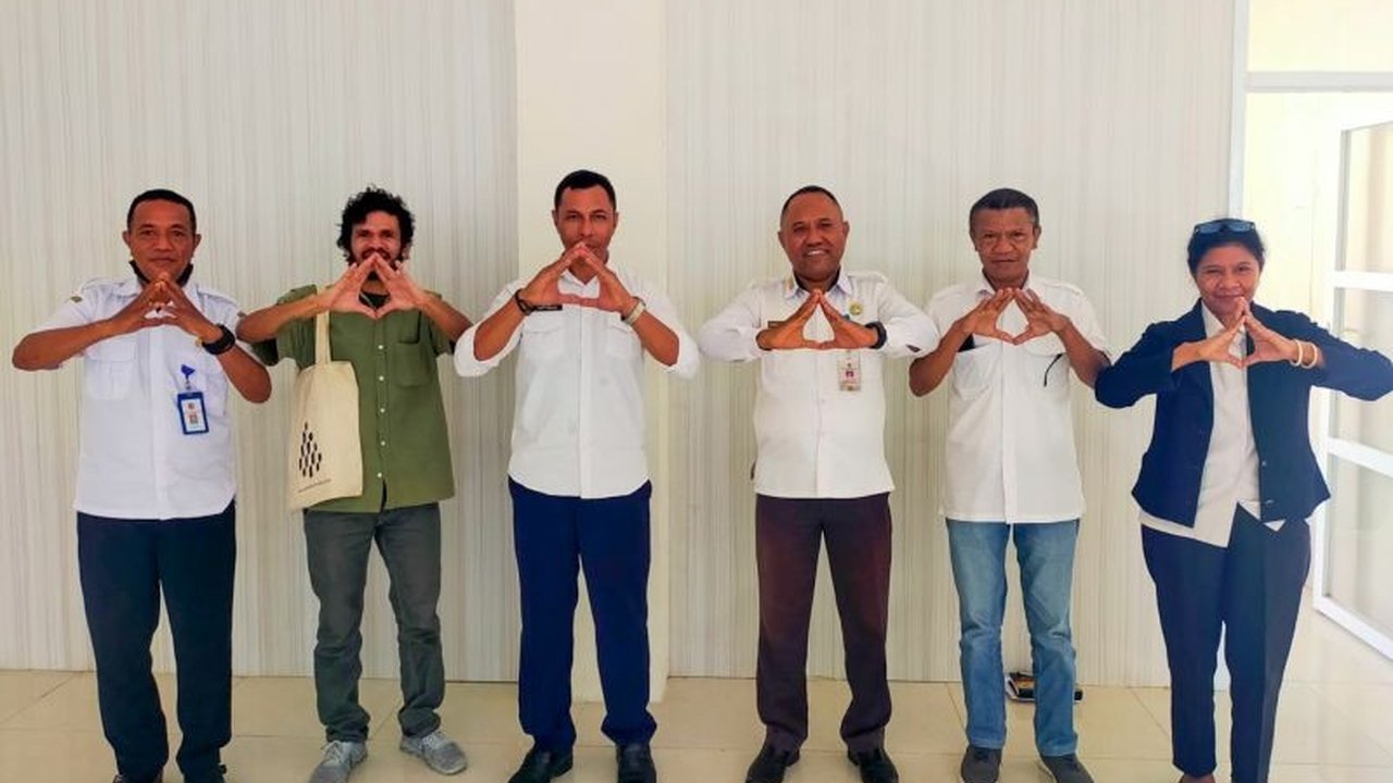 Dinas Kearsipan dan Perpustakaan (Disarpus) Kabupaten Sikka mengintensifkan pendampingan pengelolaan arsip melalui program Sistem Pengelolaan Arsip Asri (Siparas) demi mewujudkan tata kelola pemerintahan yang tertib administrasi dan transparan.