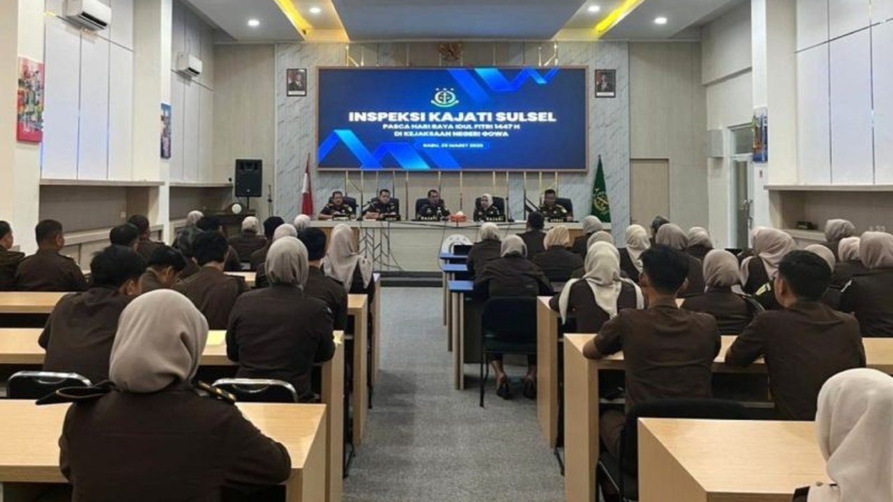 Kepala Kejaksaan Tinggi (Kejati) Sulawesi Selatan, Didik Farkhan Alisyahdi, dengan tegas melarang jaksa memperpanjang libur Lebaran 2026 dan melakukan inspeksi mendadak di Kejari Gowa. Ini penekanan disiplin dan profesionalitas kerja pasca-Idul Fitri.