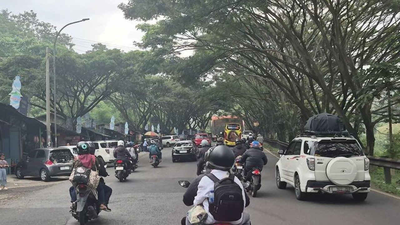 Dinas Perhubungan Kabupaten Bandung mencatat sekitar 220 ribu kendaraan arus balik Lebaran Nagreg masih belum melintas hingga H+3, mengindikasikan kepadatan akan berlanjut.