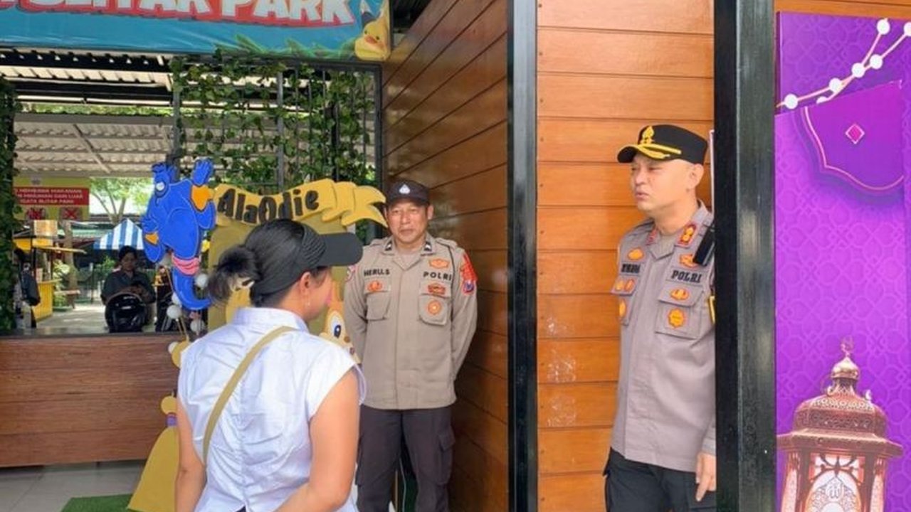 Polres Blitar meningkatkan pengawasan di berbagai kawasan wisata setempat, termasuk Blitar Park dan Pantai Serang, guna memastikan keamanan dan kelancaran arus wisatawan selama libur Lebaran 2026.