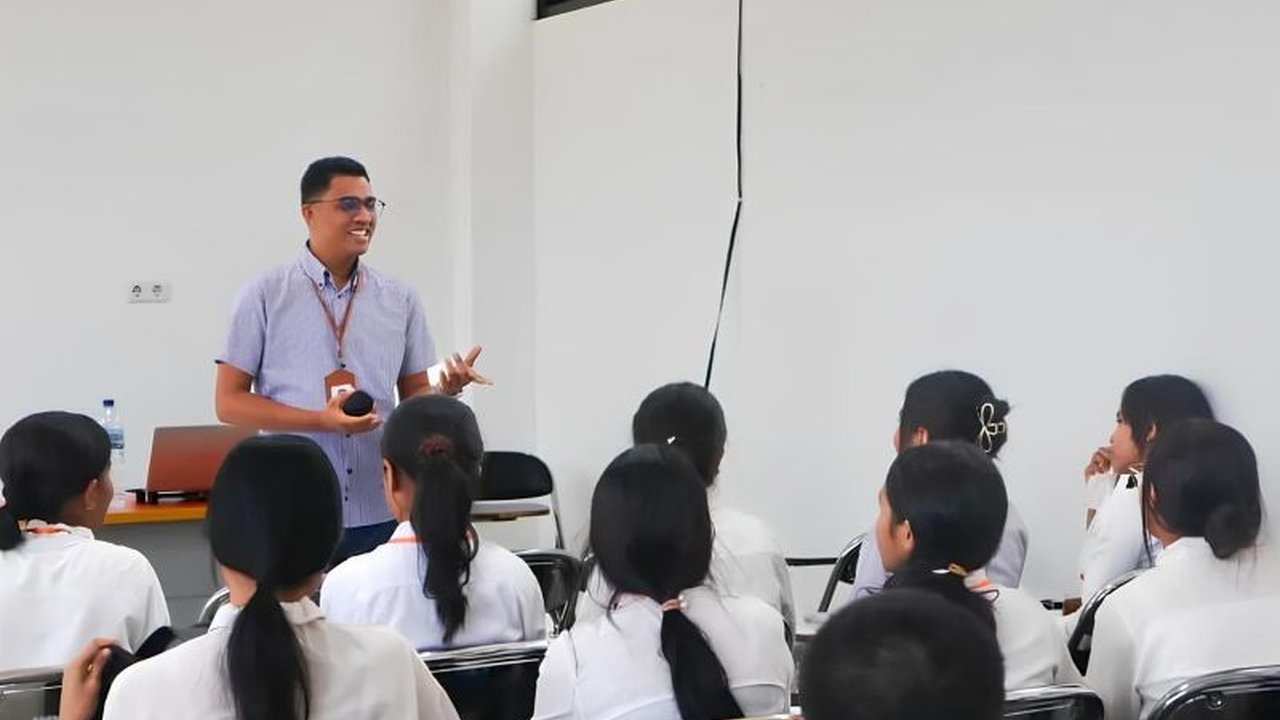 Kebijakan pembatasan media sosial anak akan berlaku 28 Maret 2026. Akademisi Undana menilai literasi digital wajib menyertai pembatasan media sosial anak agar efektif dan berdampak positif.