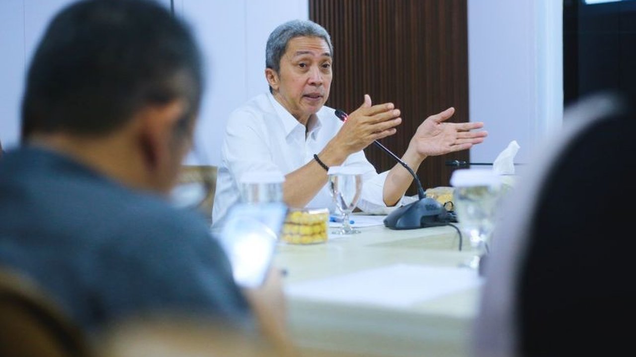 Pemerintah Kota Bogor akan menerapkan kebijakan Work From Home (WFH) bagi Aparatur Sipil Negara (ASN) mulai April 2026. Kebijakan WFH Pemkot Bogor ini bertujuan untuk efisiensi energi dan mendukung penghematan nasional.