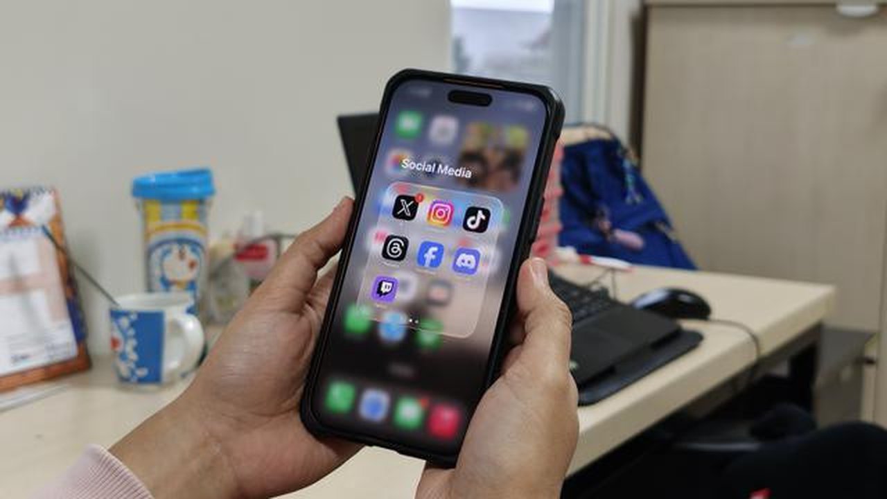 Inggris Mulai Batasi Medsos Remaja, TikTok sampai Instagram Bisa Kena Jam Malam. (Liputan6.com/ Yuslianson)