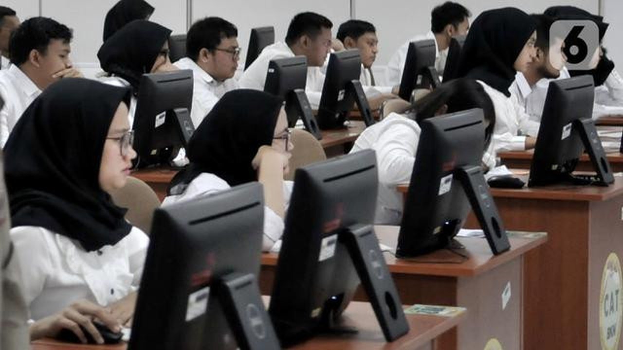 CPNS saat mengikuti SKD di Kantor BKN Pusat, Jakarta, Senin (27/1/2020). Tes SKD CPNS Tahun Anggaran 2019 diselenggarakan mulai 27 Januari hingga 28 Februari 2020 dengan jumlah peserta memenu