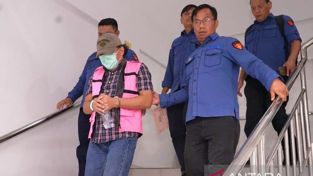 Kejaksaan Tinggi Sumatera Utara menahan RVL, mantan Kepala KSOP Belawan, sebagai tersangka baru kasus Korupsi PNBP Pelabuhan Belawan yang diduga merugikan negara miliaran rupiah.