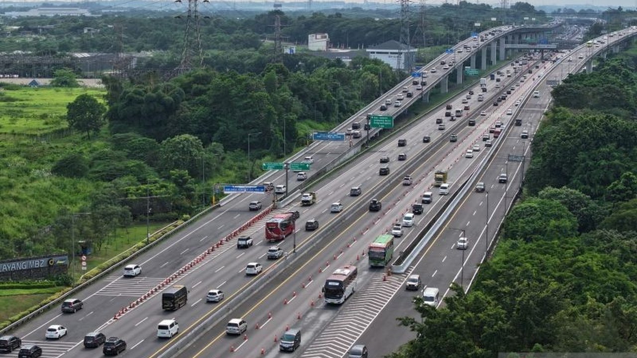 PT Jasamarga Jalanlayang Cikampek (JJC) mencatat volume kendaraan di Ruas MBZ masih tinggi menjelang puncak Arus Balik Lebaran 2026, mengimbau pemudik untuk mengatur waktu perjalanan guna menghindari kepadatan.