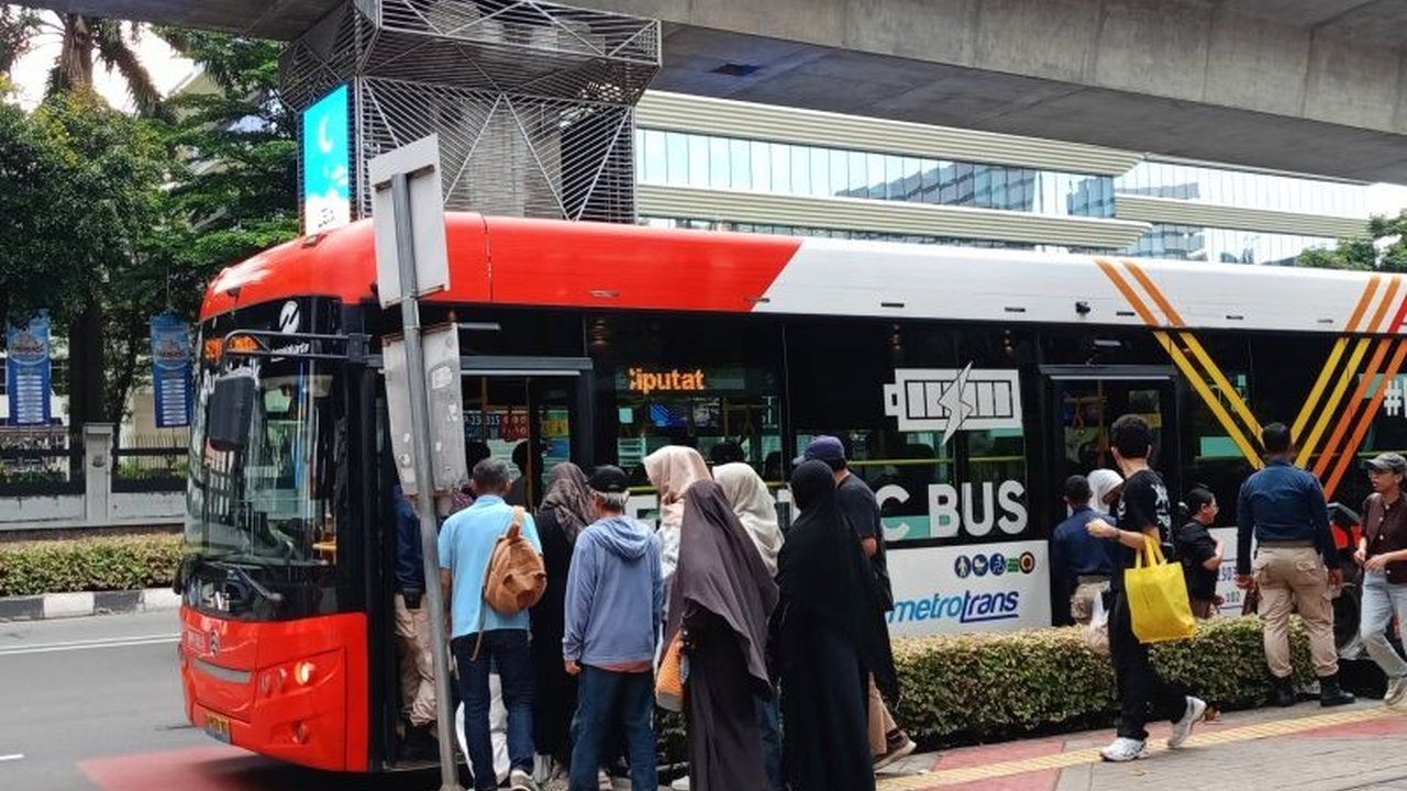 Jangan lewatkan kesempatan istimewa! PT Transportasi Jakarta (Transjakarta) menghadirkan program Tarif Transjakarta Rp12 pada Jumat ini, sebagai bentuk apresiasi dan dorongan adopsi digital.