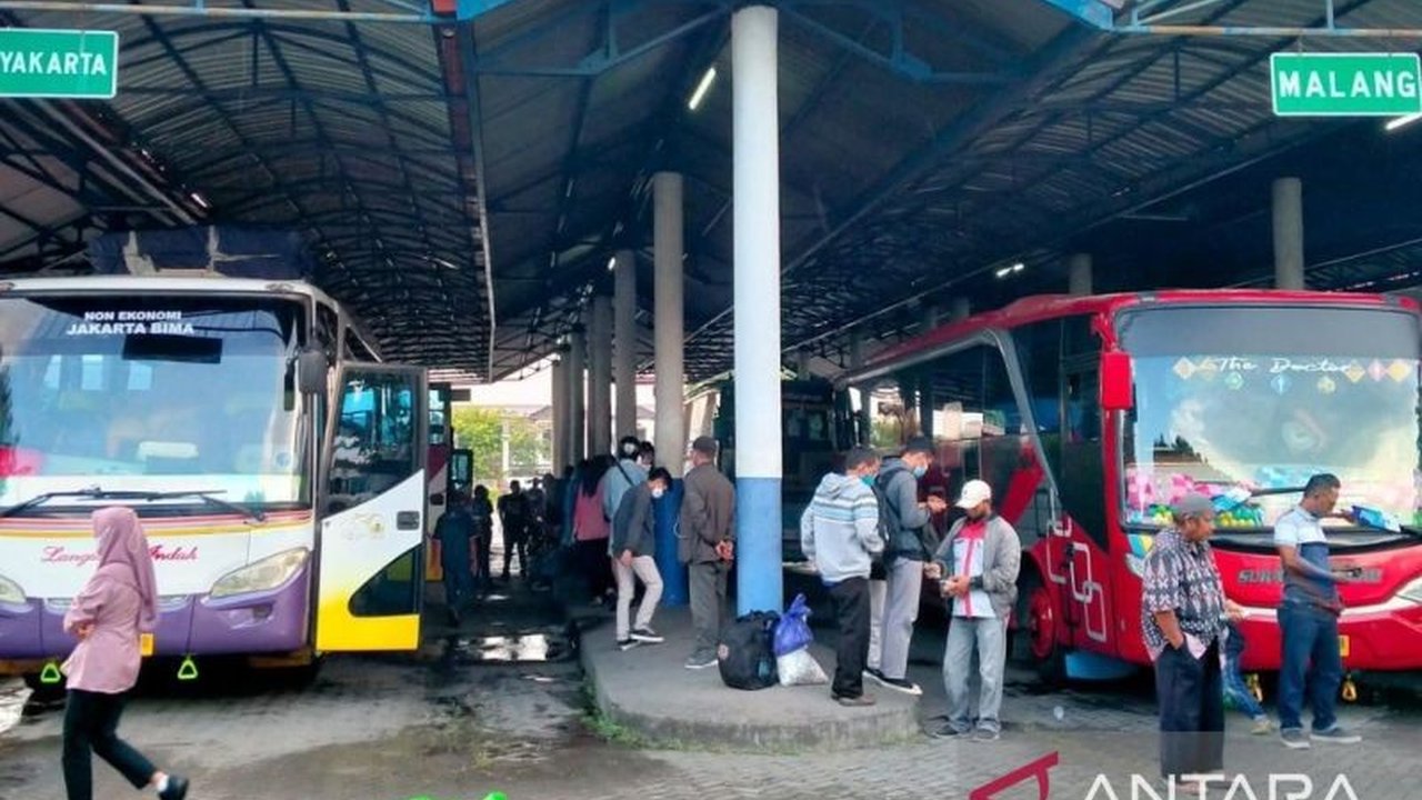 Sejumlah bus ilegal masih beroperasi di rute Bima-Mataram tanpa izin resmi, menimbulkan kekhawatiran akan keselamatan penumpang dan pelanggaran aturan, sehingga penertiban Bus Ilegal Bima-Mataram menjadi sangat mendesak.