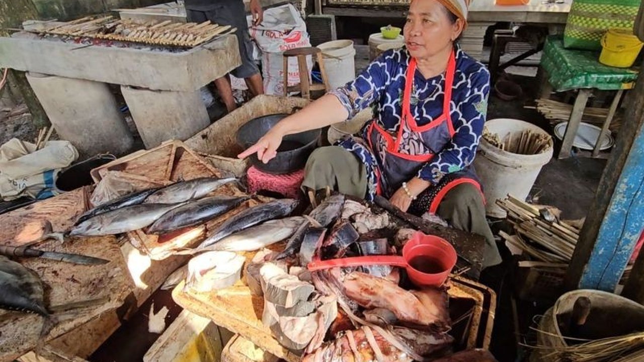 Momen libur Idul Fitri 1447 Hijriah membawa berkah bagi pedagang di Pantai Konang, Trenggalek, dengan Lonjakan Omzet Pedagang Lebaran Trenggalek hingga 100 persen berkat serbuan wisatawan.