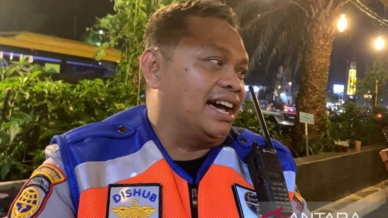 Dinas Perhubungan (Dishub) Cianjur bergerak cepat melakukan perbaikan Penerangan Jalan Umum (PJU) di sepanjang Jalan Pramuka-Cianjur yang rusak bertahun-tahun. Upaya perbaikan PJU Jalan Pramuka Cianjur ini diharapkan dapat mengurangi risiko kecelakaan bag