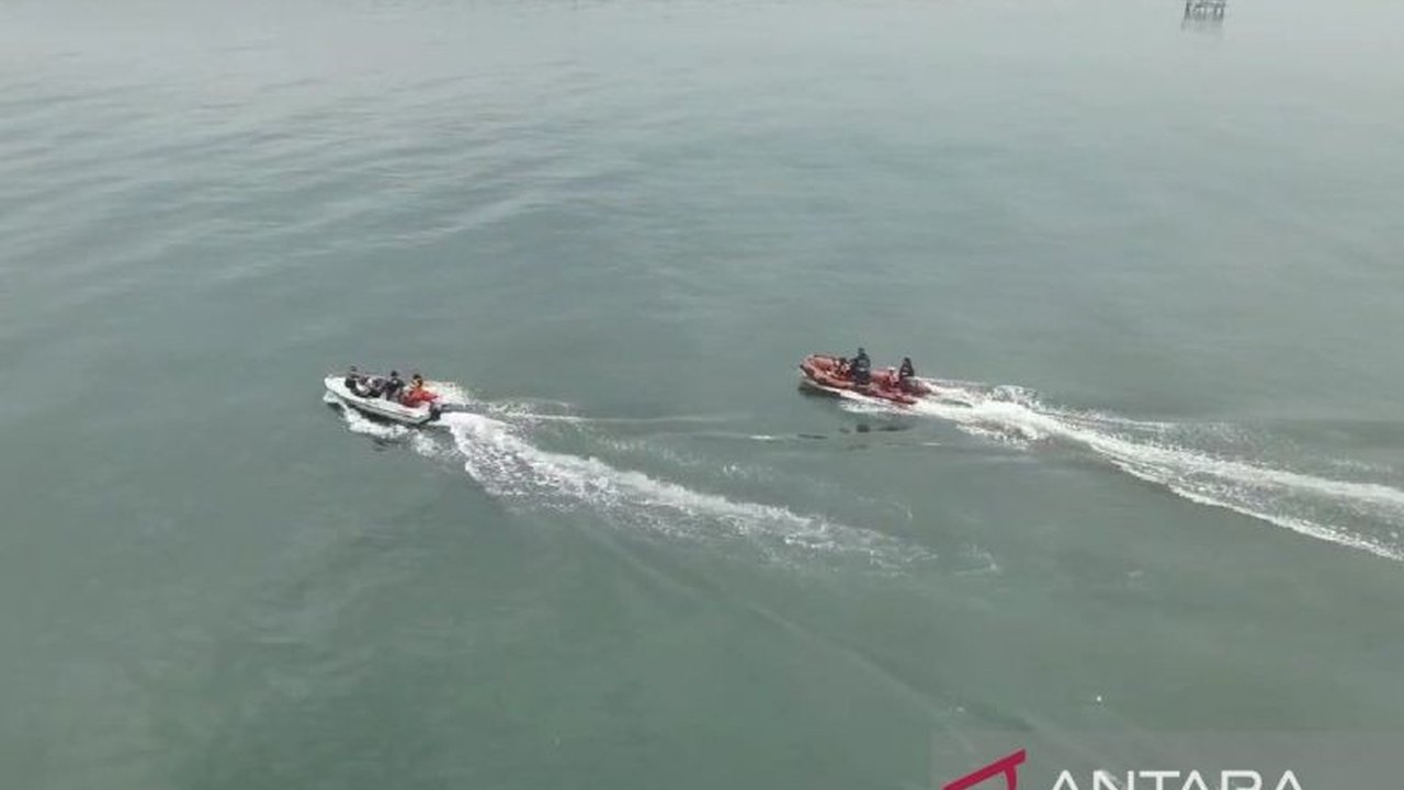 Tim SAR gabungan terus mengoptimalkan Pencarian Penumpang Terjatuh dari KMP Dharma Kartika rute Situbondo-Madura, namun hingga hari kedua, korban belum ditemukan.
