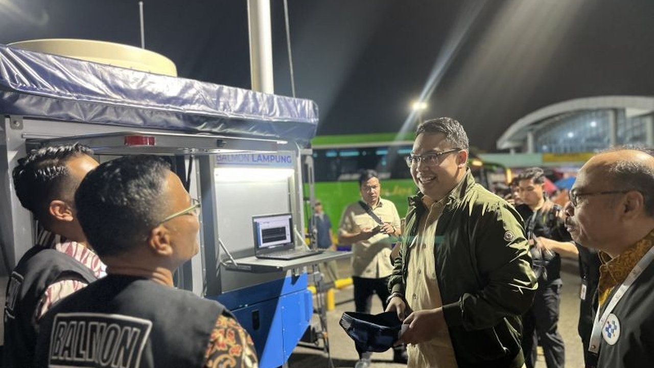 Wakil Menteri Komunikasi dan Digital (Wamen Komdigi) Angga Raka Prabowo memastikan kecepatan internet Bakauheni mencapai 30 Mbps, stabil mendukung aktivitas digital pemudik saat arus balik Lebaran 2026. Simak detail pengawasannya!