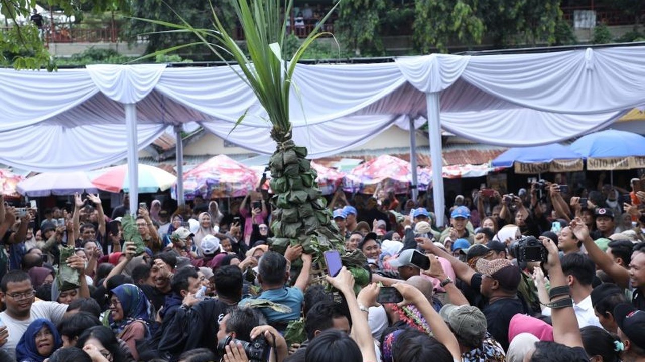 Pemerintah Kota Semarang kembali menghadirkan perpaduan seni modern dan ritual adat sakral melalui rangkaian Mahakarya Goa Kreo dan Sesaji Rewanda, sebuah upaya strategis menjaga ekosistem budaya sekaligus menarik wisatawan.