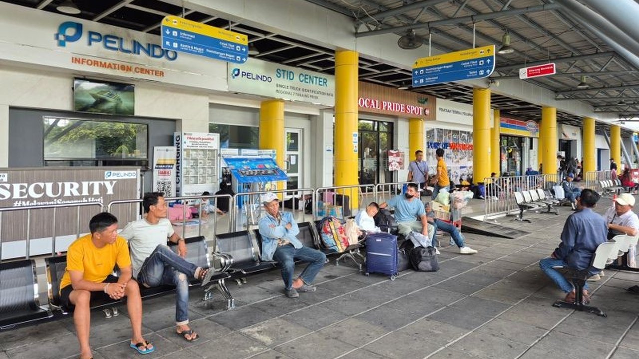PT Pelni optimis jumlah penumpang pada Angkutan Lebaran 2026 akan meningkat signifikan, bahkan mencapai empat persen dibandingkan tahun sebelumnya. Simak detail proyeksi dan imbauan penting bagi pemudik yang menggunakan jasa Pelni.