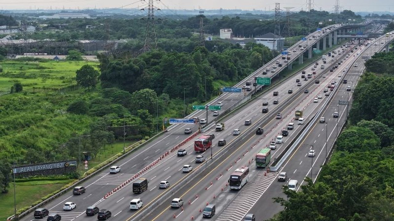 Jelang puncak arus balik Lebaran 2026, PT Jasamarga Jalanlayang Cikampek mencatat puluhan ribu kendaraan melintasi Jalan Layang MBZ menuju Jakarta, menandakan mobilitas Arus Balik Lebaran masih terus berlanjut.