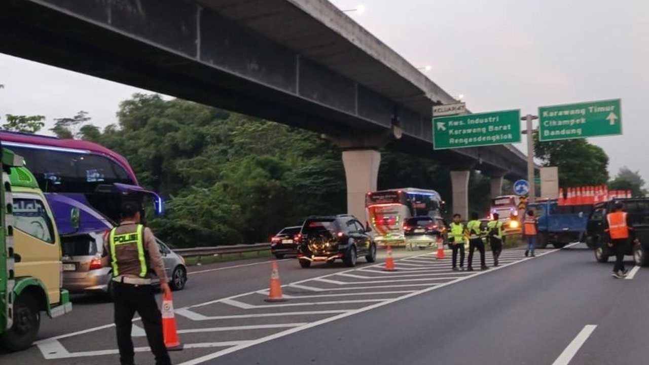 PT Jasamarga Transjawa Tol (JTT) bersama Kepolisian melakukan penyesuaian Rekayasa Lalu Lintas Tol Japek dengan menambah lajur contraflow guna mengantisipasi lonjakan volume kendaraan arus balik Lebaran.