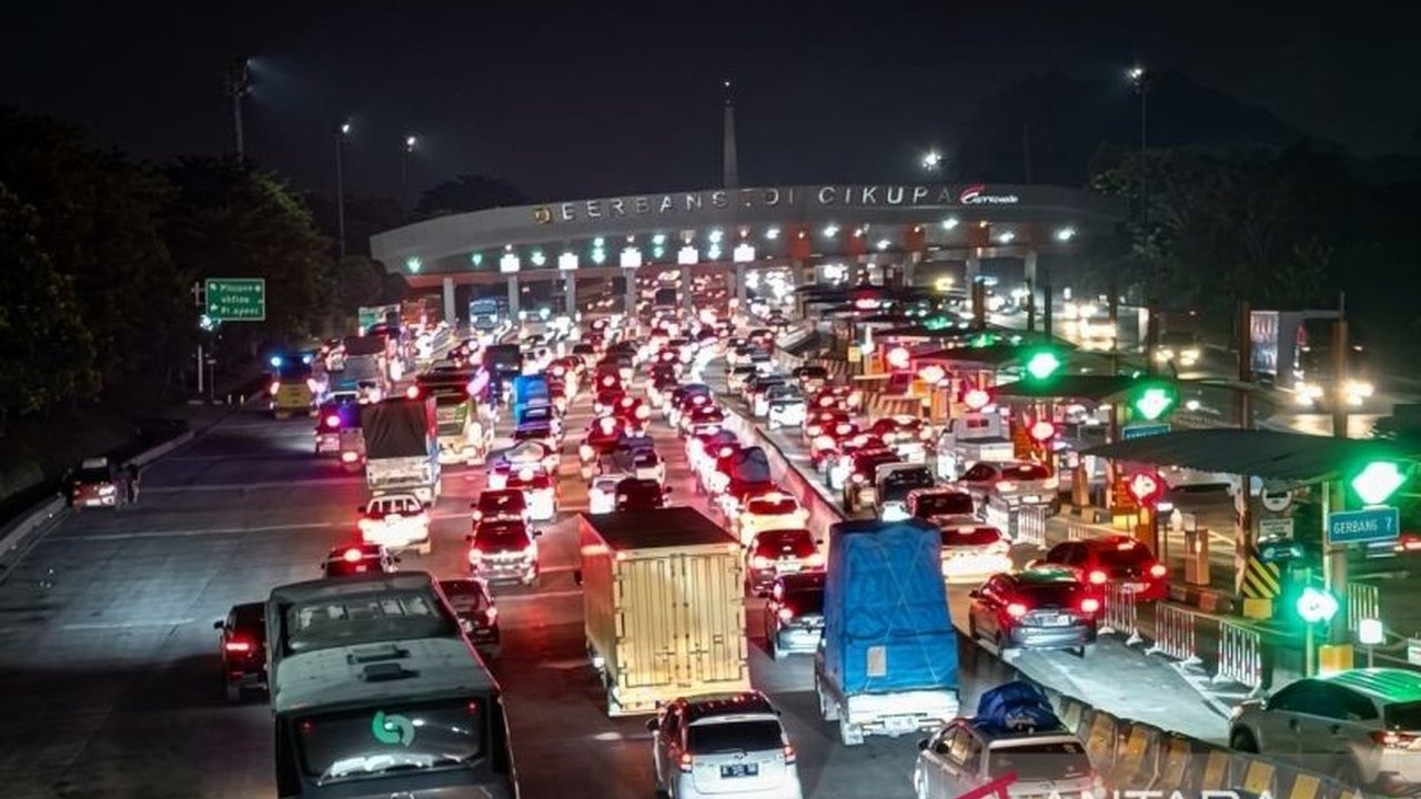 Astra Infra Group mencatat 2,37 juta kendaraan melintasi Tol Tangerang-Merak selama H-10 hingga H+5 Lebaran 2026. Proyeksi arus mudik Tol Tangerang-Merak diperkirakan mencapai 3,5 juta kendaraan, naik 2,8% dari tahun sebelumnya.