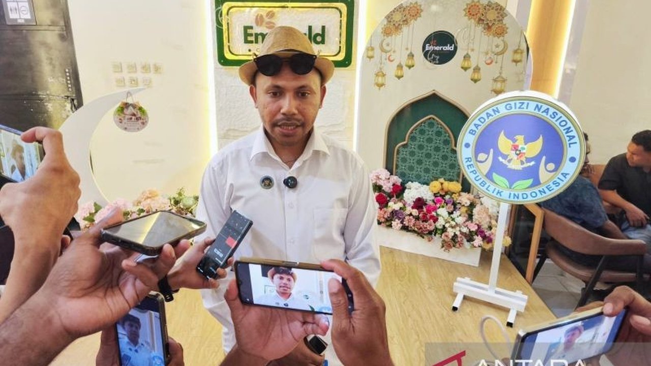 Badan Gizi Nasional (BGN) membekukan operasional Satuan Pelayanan Pemenuhan Gizi (SPPG) 02 Siriwini di Nabire setelah mobil Makan Bergizi Gratis (MBG) digunakan untuk mengangkut sampah, memicu sanksi tegas.