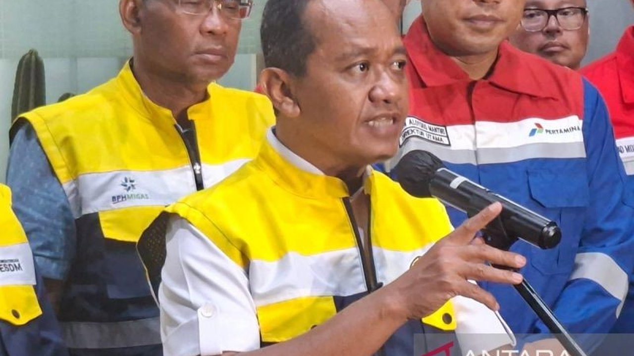 Pemerintah Indonesia terus bernegosiasi intensif dengan Iran untuk memastikan pembebasan dua Tanker Pertamina yang tertahan di Selat Hormuz, di tengah ketegangan geopolitik global. Upaya diplomatik ini bertujuan mengamankan aset nasional serta menjaga sta