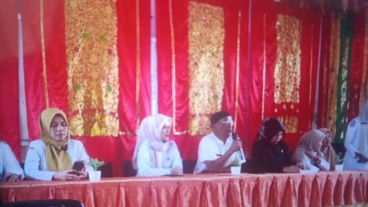 Pemerintah Kabupaten Pasaman Barat mendesak warga berani melaporkan setiap kasus kekerasan anak dan perempuan, mengingat banyaknya kasus kekerasan anak yang belum terungkap demi perlindungan anak yang optimal.