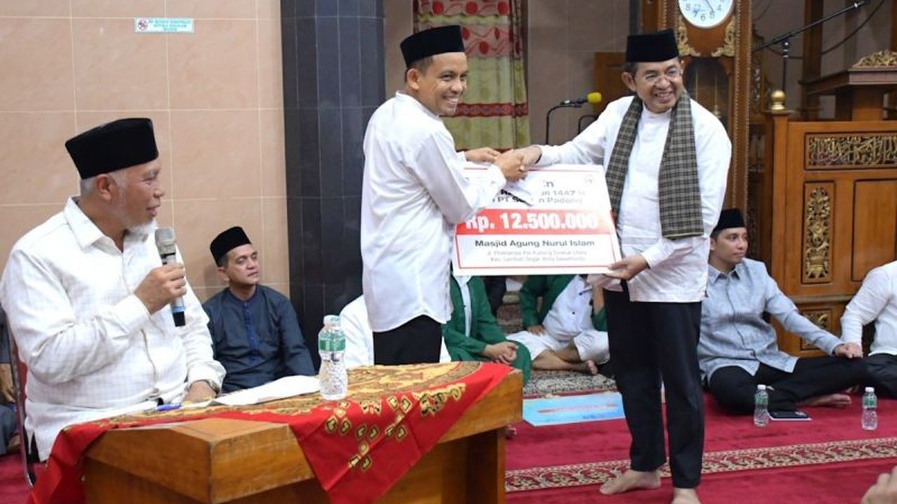 PT Semen Indonesia (Persero) Tbk (SIG) menyalurkan puluhan ribu paket Bantuan Sosial SIG Ramadhan di delapan provinsi, meliputi sembako, santunan, dan dukungan operasional, memperkuat kepedulian di bulan suci.