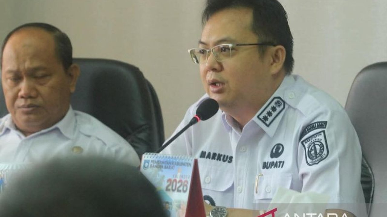 Pemerintah Kabupaten Bangka Barat serius melakukan Penataan Pantai Baturakit dan Tanjungkalian di Mentok demi kenyamanan wisatawan serta kemajuan pariwisata lokal yang berkelanjutan.