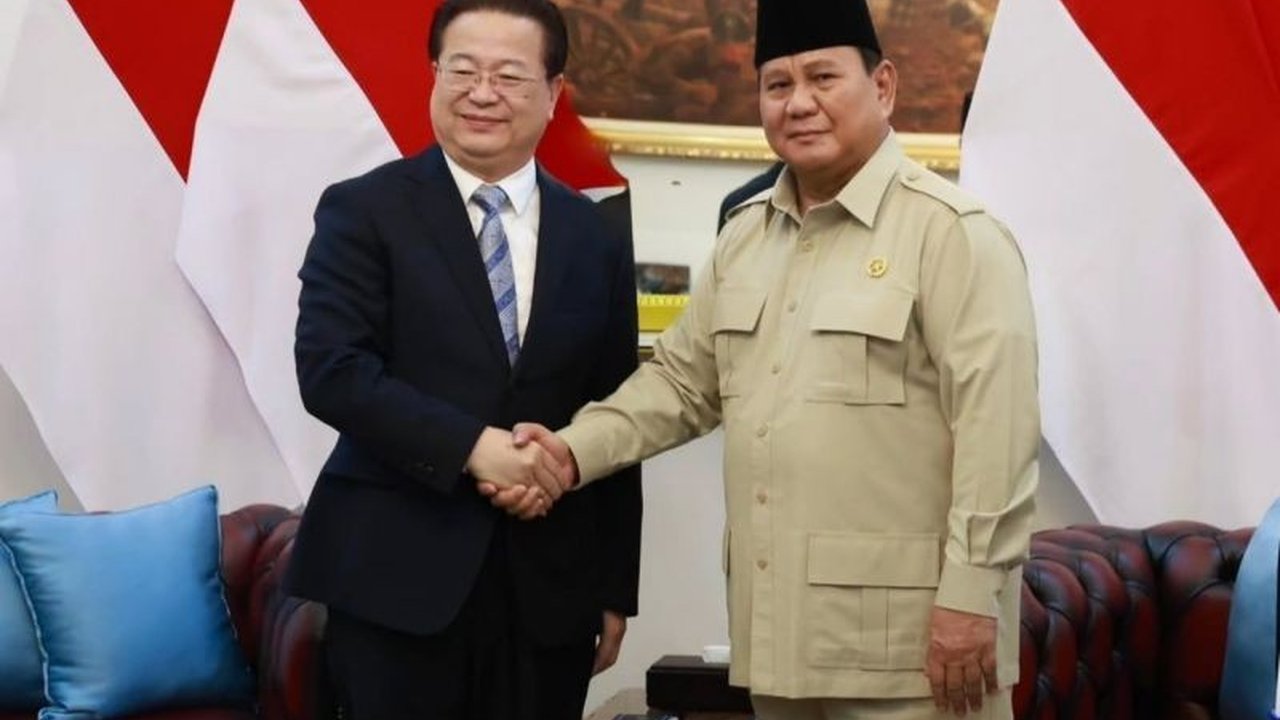 Presiden Prabowo Subianto menerima kunjungan Menteri Keamanan Negara China, Chen Yi Xin, membahas peningkatan stabilitas keamanan di Asia dan dunia, menegaskan komitmen kerja sama bilateral.