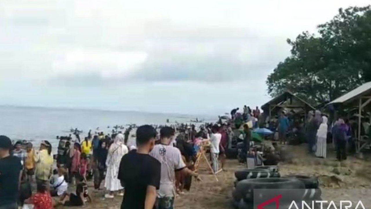 Dinas Pariwisata Provinsi Banten mencatat kunjungan wisata Banten mencapai 700 ribu orang, didominasi dari Jabodetabek, dengan pesisir pantai menjadi daya tarik utama. Angka ini diprediksi terus meningkat.