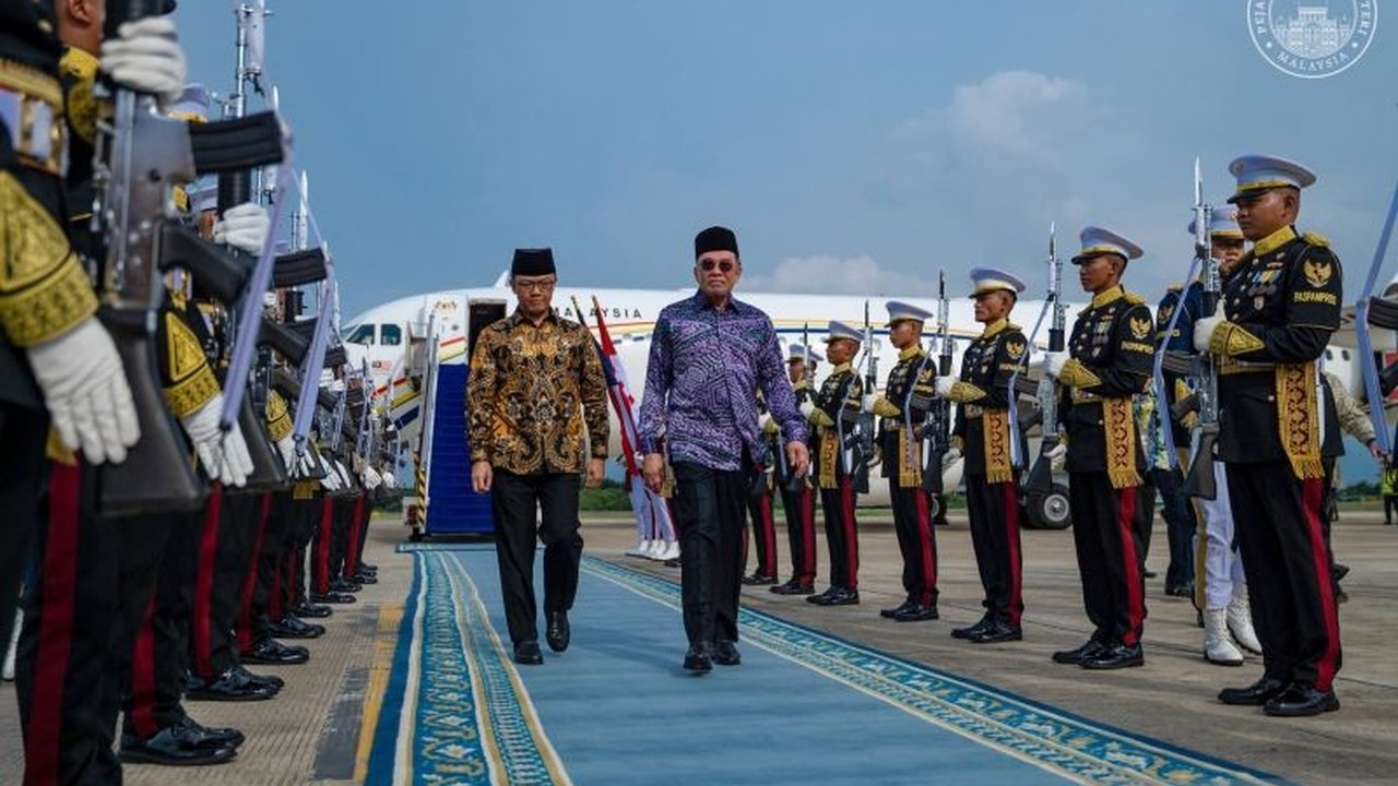 Perdana Menteri Malaysia Anwar Ibrahim bertemu Presiden RI Prabowo Subianto di Jakarta untuk membahas perkembangan geopolitik Timur Tengah yang semakin mengkhawatirkan, menegaskan pentingnya koordinasi regional.