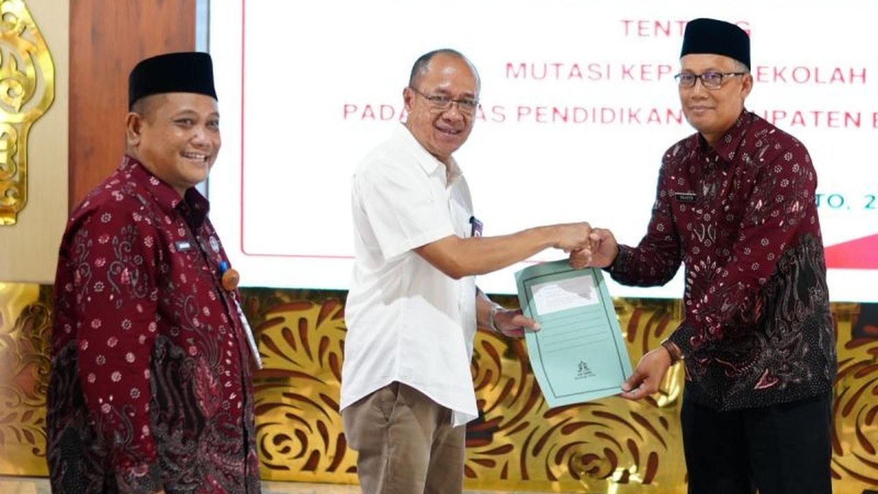 Bupati Banyumas Sadewo Tri Lastiono menyerukan agar kepala sekolah adaptif inovatif menghadapi era digital, sekaligus mendorong implementasi program Sipatas dan menjamin kesejahteraan guru PPPK.