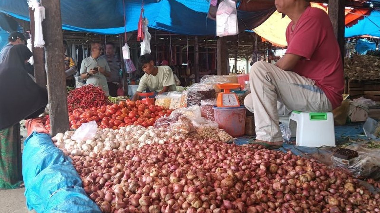 Pemerintah Kabupaten Pasaman Barat menjamin stok pangan lokal dan pasokan luar daerah mencukupi hingga akhir Maret 2026, menjaga stabilitas harga usai Idul Fitri.