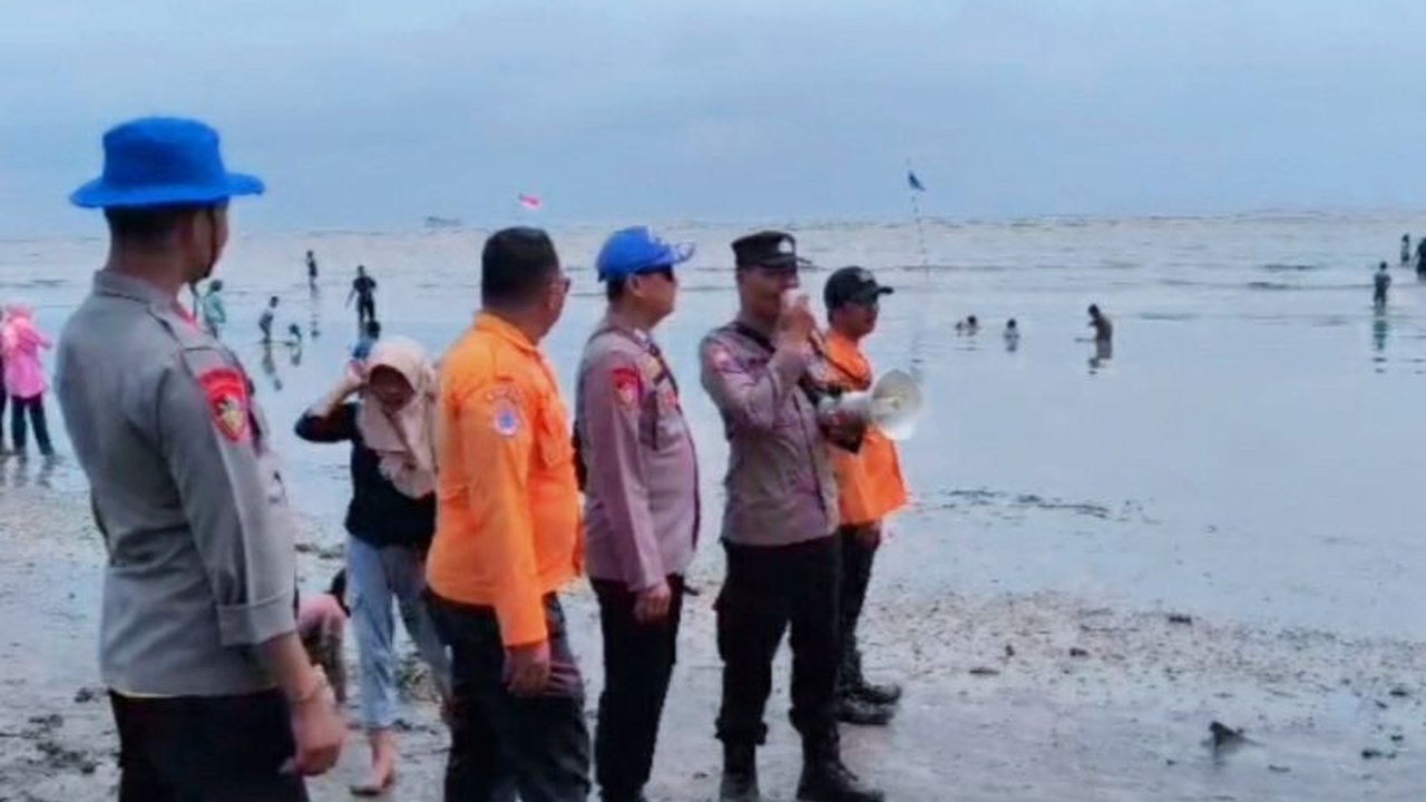 Dinas Pariwisata Pemuda dan Olahraga Karawang mencatat lonjakan signifikan pada Kunjungan Wisata Lebaran Karawang 2026, dengan destinasi pantai menjadi daya tarik utama bagi puluhan ribu wisatawan.