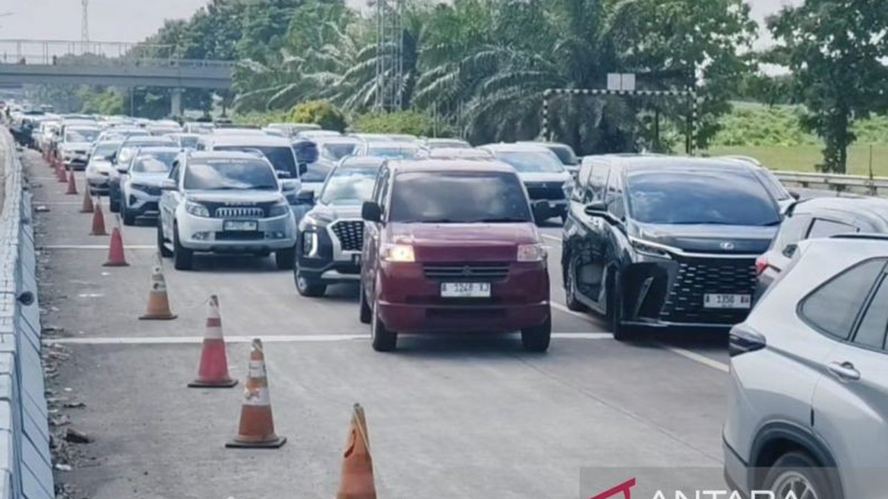 Astra Tol Cipali memberlakukan rekayasa one way secara bertahap guna menjaga kelancaran arus balik Lebaran menuju Jakarta. Simak detail penerapan dan dampaknya terhadap lalu lintas di Tol Cipali.