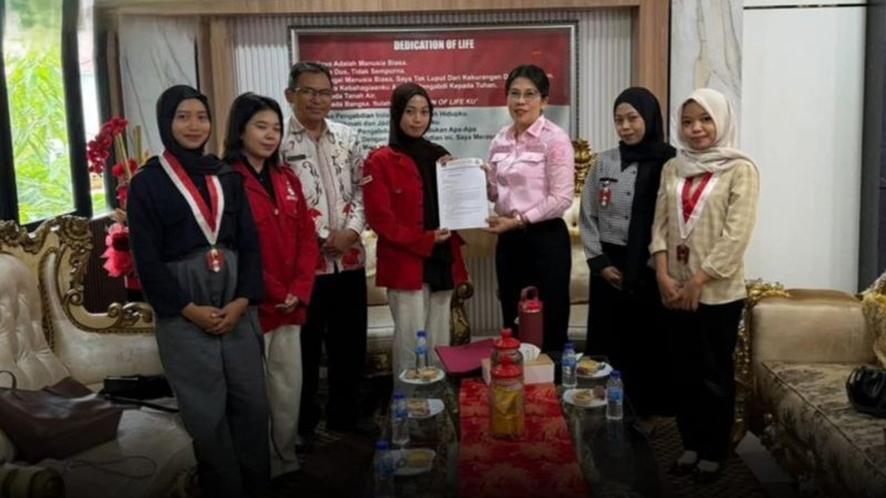 Wali Kota Singkawang Tjhai Chui Mie menegaskan pentingnya peran mahasiswa dalam memajukan pembangunan pendidikan di Singkawang, demi peningkatan kualitas SDM.