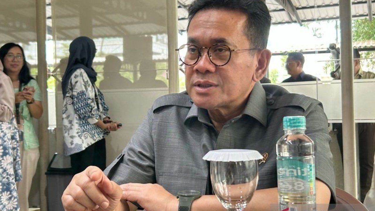 Menteri Perdagangan Budi Santoso aktif mencari solusi logistik ekspor Uni Eropa di forum WTO, memastikan kelancaran implementasi I-EU CEPA di tengah dinamika geopolitik global yang berpotensi menghambat perdagangan.