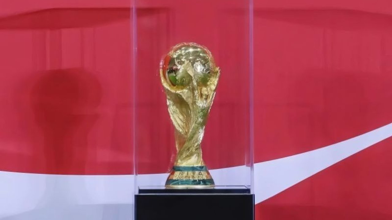 Simak jadwal lengkap Playoff Piala Dunia 2026 zona Eropa yang akan mempertemukan 16 tim, termasuk laga krusial Italia vs Irlandia Utara, dalam perebutan empat tiket final.