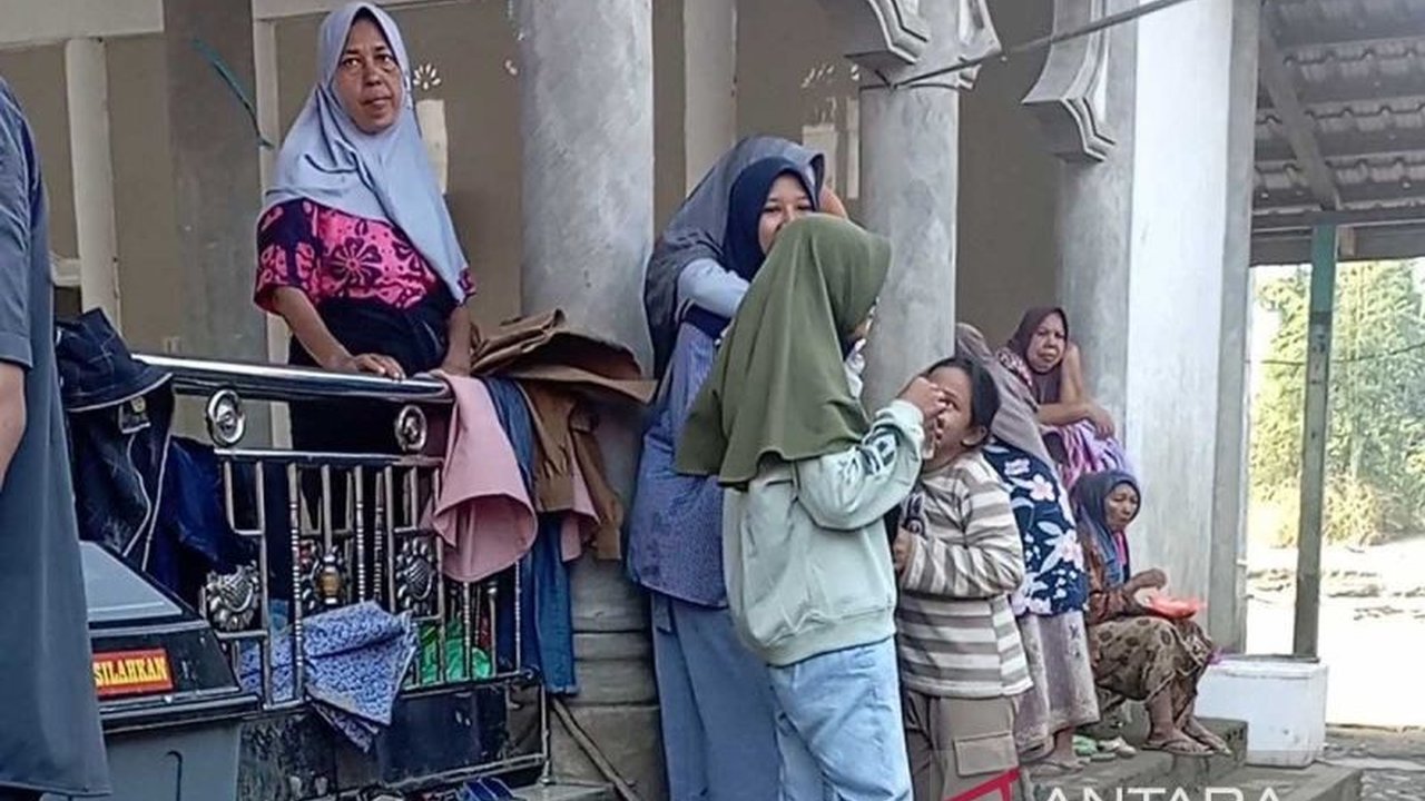 Sebanyak 43 keluarga korban bencana hidrometeorologi di Gampong Geunteng, Pidie Jaya, kini telah menempati hunian sementara (huntara). Simak detail kondisi dan kebutuhan mendesak di Hunian Sementara Pidie Jaya.