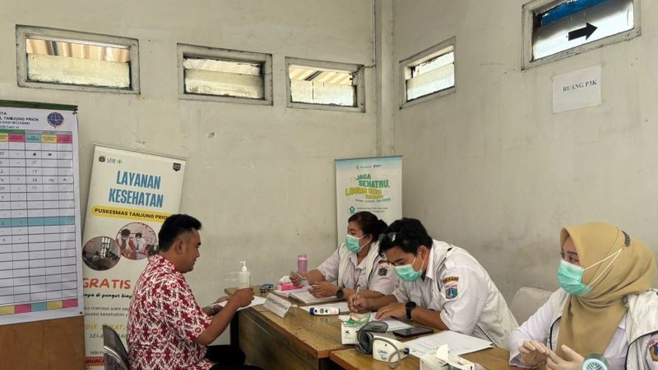 Ratusan pengemudi bus menjalani cek kesehatan di Terminal Tanjung Priok untuk memastikan keselamatan perjalanan mudik Idul Fitri 1447 H.